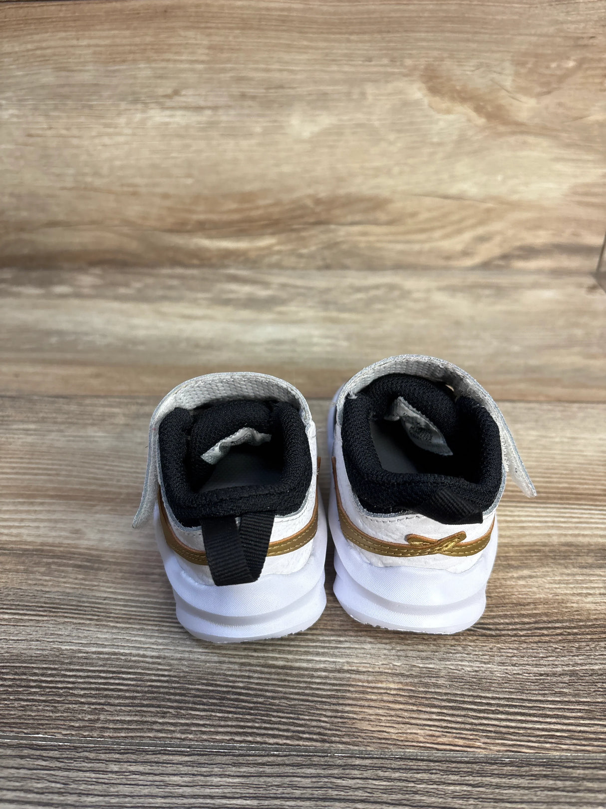 Nike Team Hustle TD 'Black White Metallic Gold D 10 sz 5c