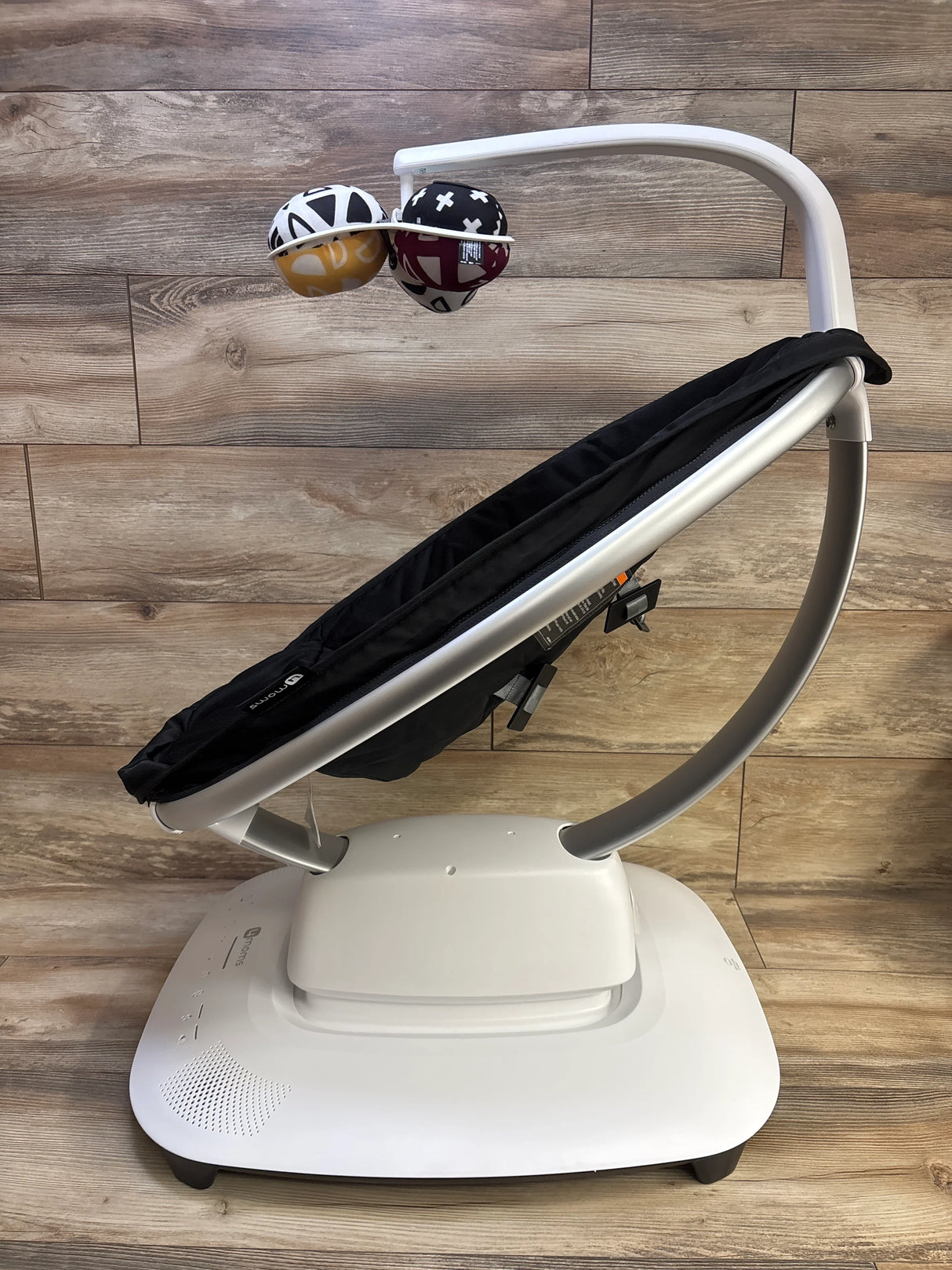 4moms mamaRoo Multi-Motion Baby Swing Smart Connectivity in Black