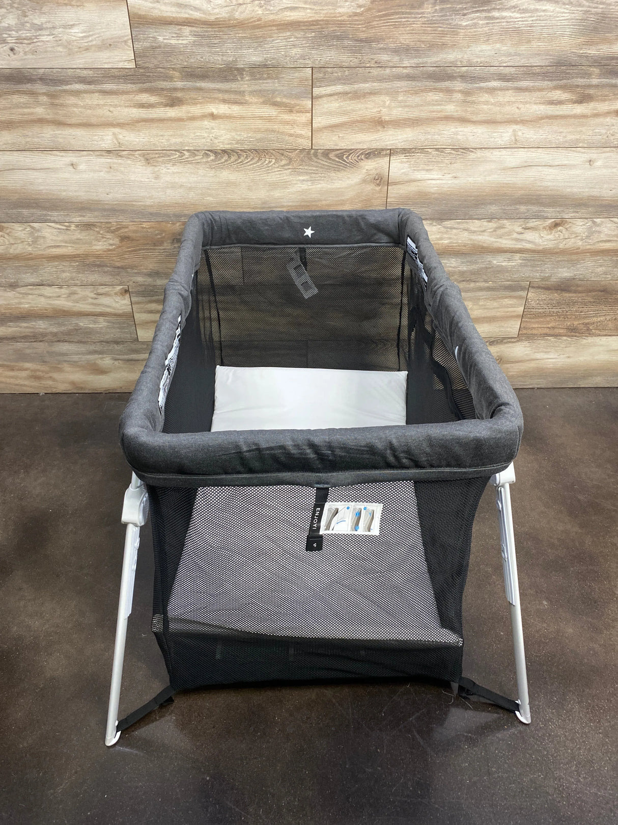 Guava Lotus Travel Crib With Travel Bag in Grey*