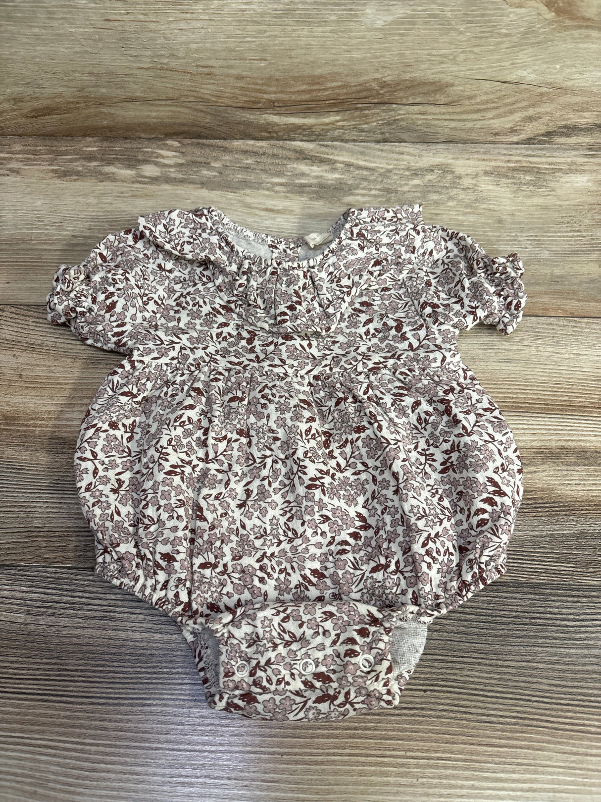 Quincy Mae Mauve Ditsy Collared Romper sz 0-3m