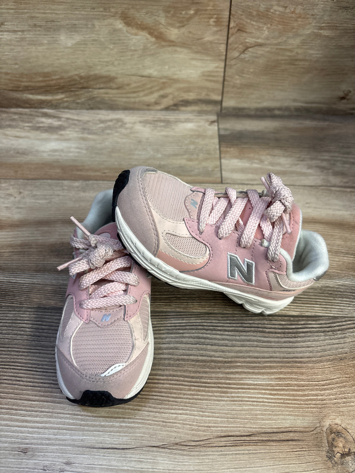 New Balance 2002R Lace-Up Sneakers Pink Sand sz 10c