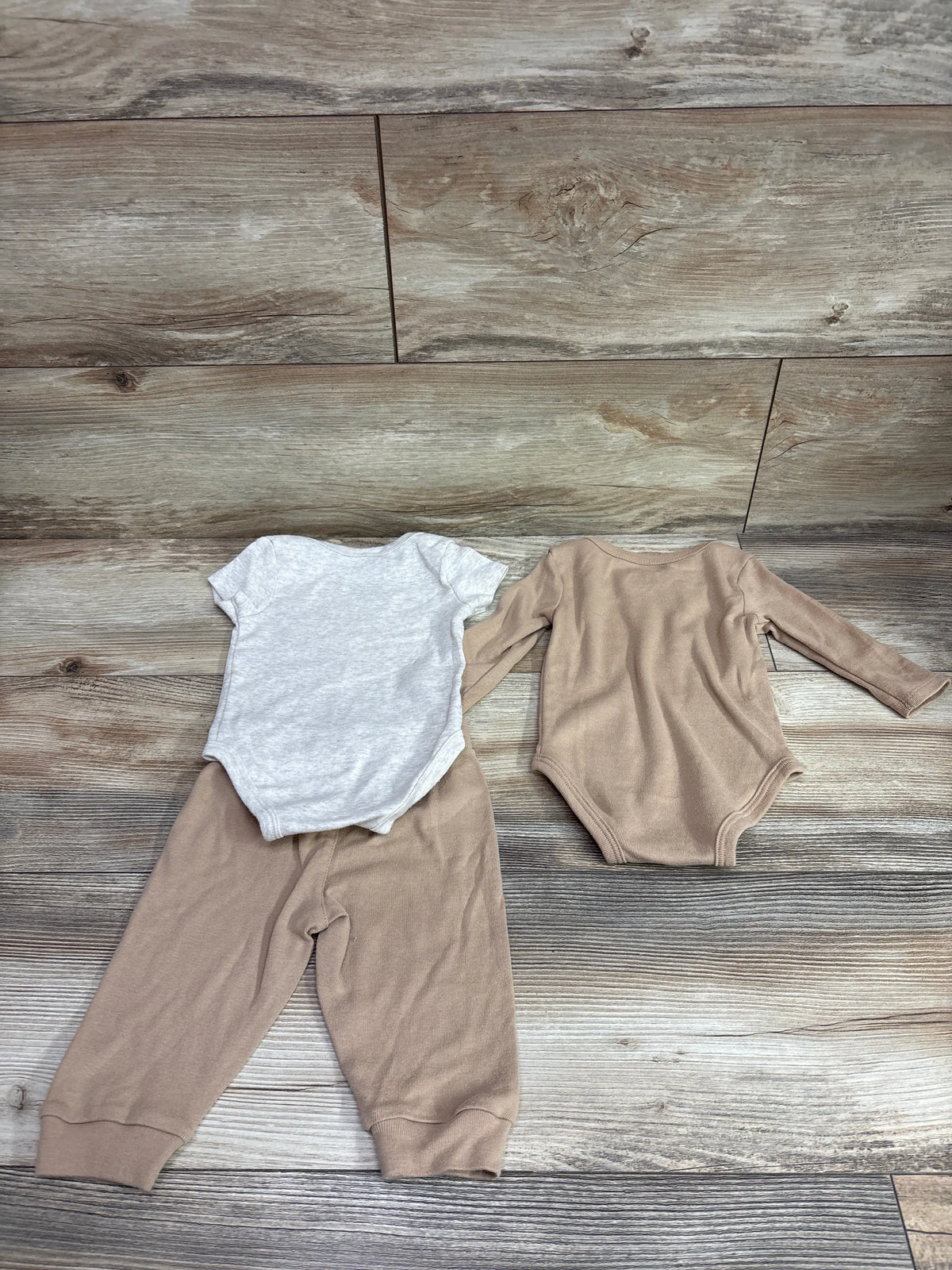Nike 3pc Bodysuit & Joggers Set Tan sz 6m