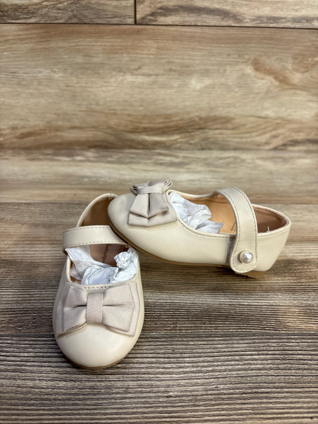 NWOT FunkyMonkey Mary Jane Dress Shoes, Cream sz 6c