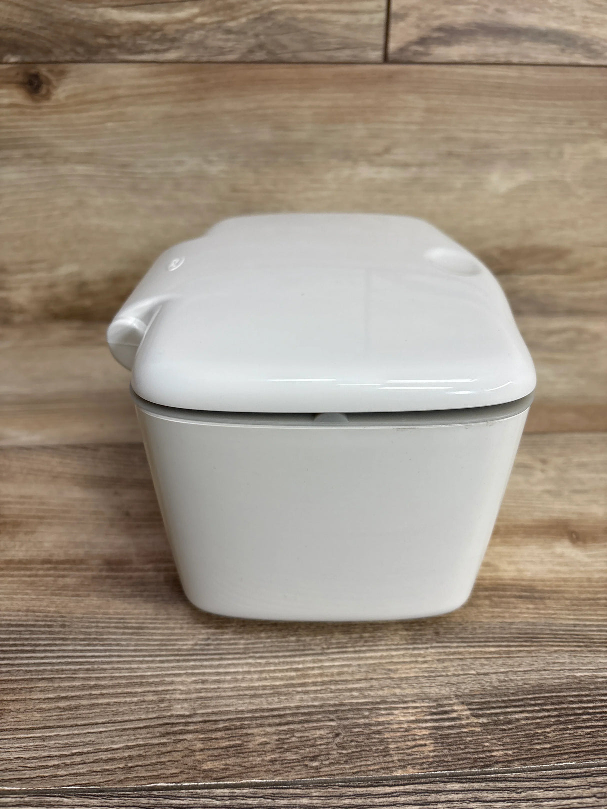 OXO Tot Perfect Pull Wipes Dispenser