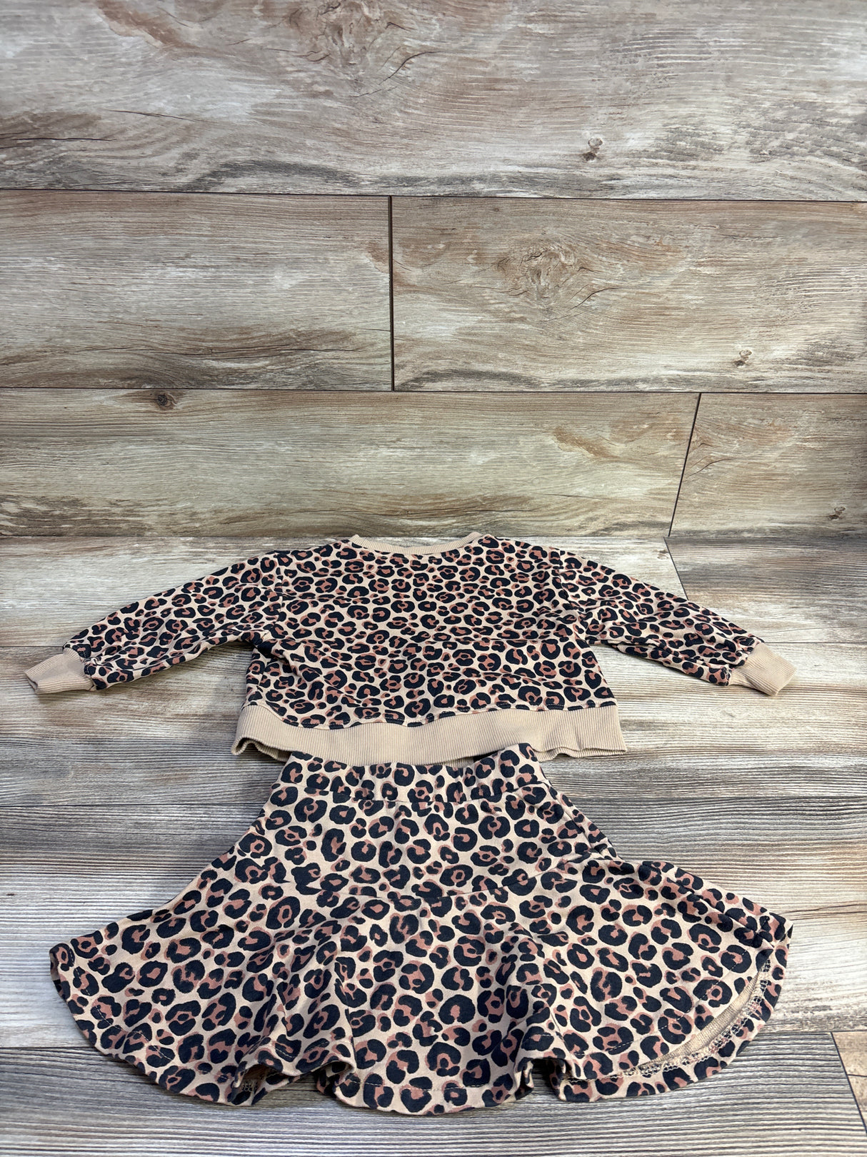 H&M 2pc Leopard Print Sweatshirt & Skirt Set Tan sz 2T