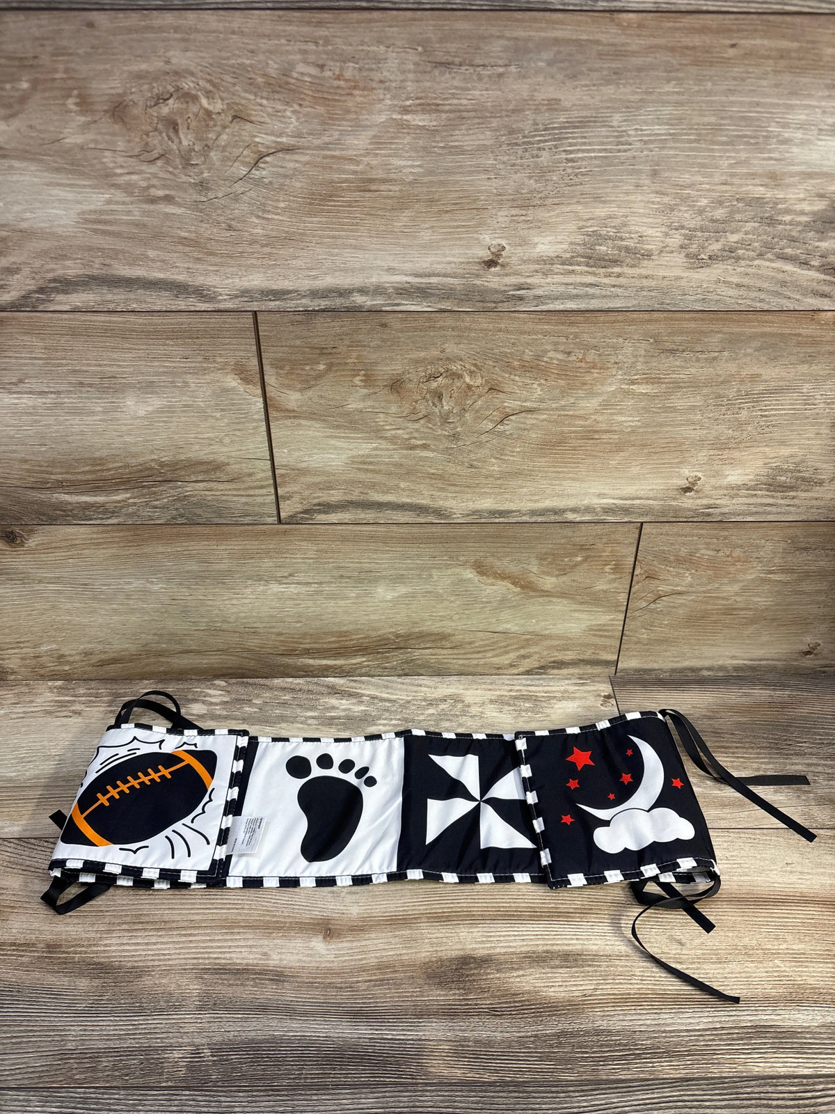 URMYWO Black & White High Contrast Tummy Time Book