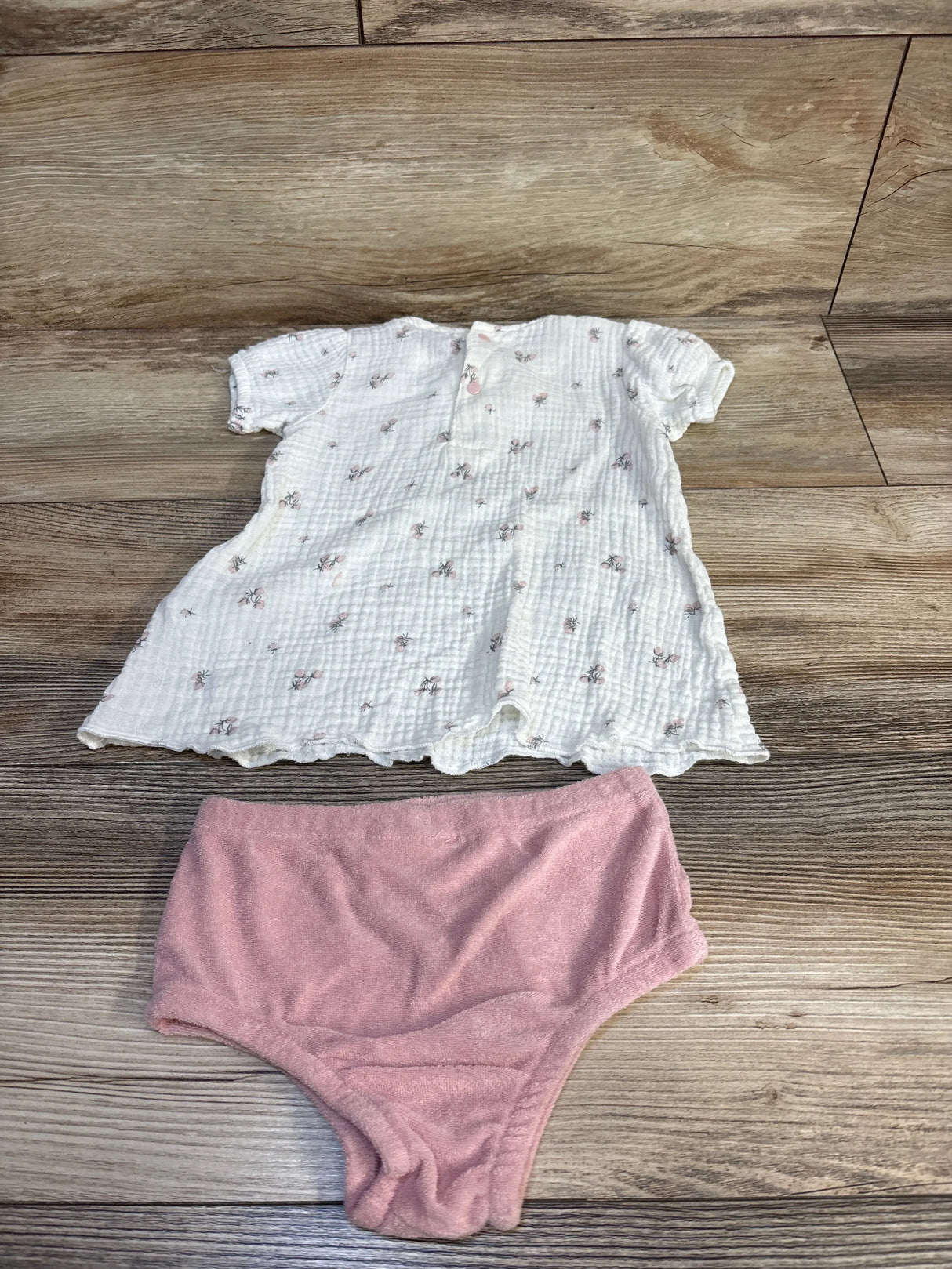 Baby girl floral dress with pink bloomers, soft cotton outfit for infants, perfect for newborns and toddlers