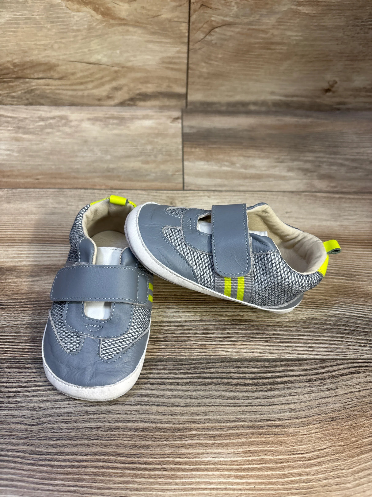 Robeez Finn Sneakers Grey sz 5-6c