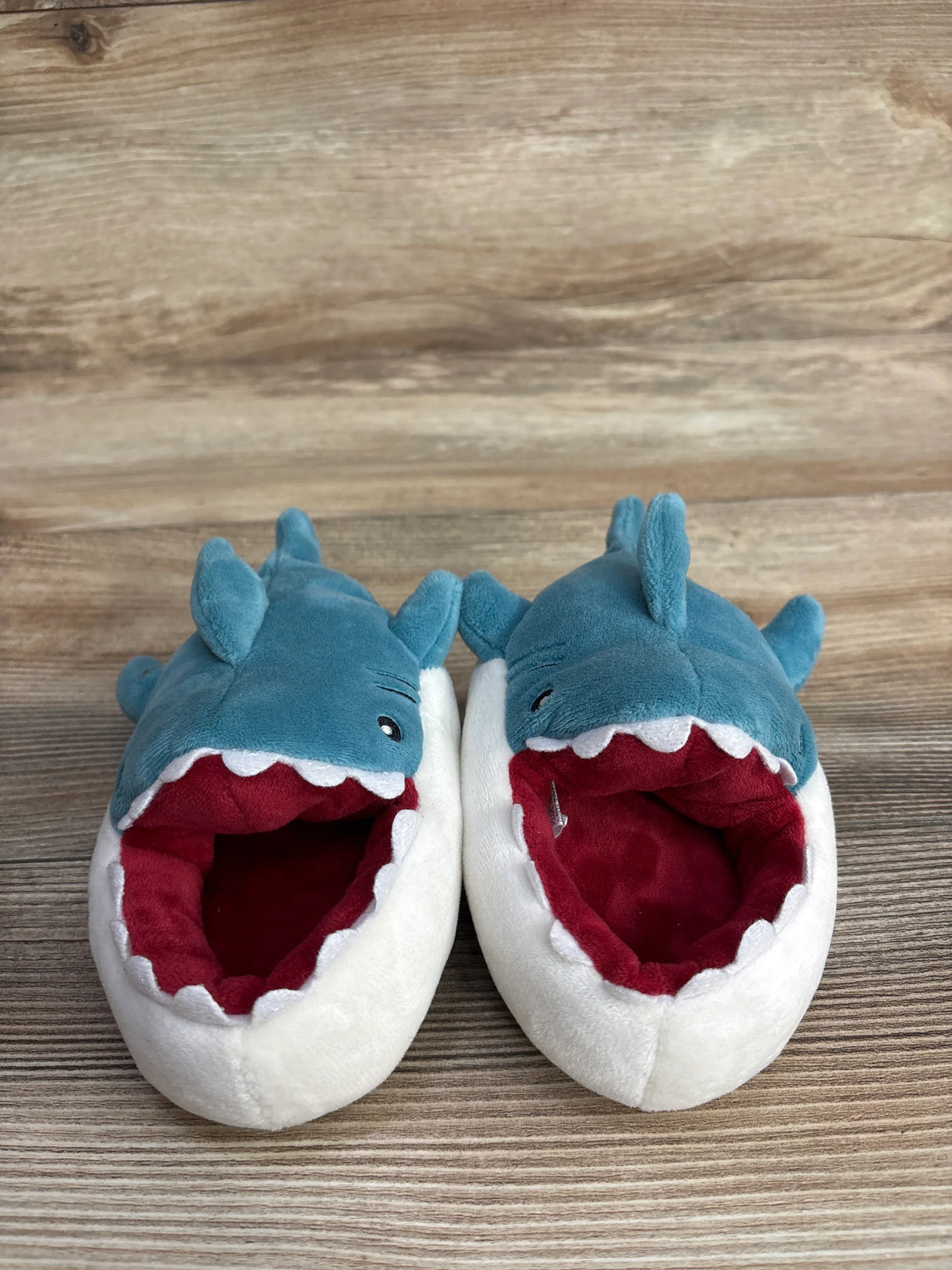 Cat & Jack Shark Bite Slippers Blue sz 5/6c