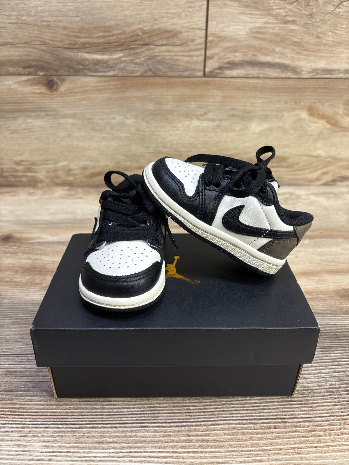 Air Jordan 1 Retro Low OG 'Mocha' Sneakers sz 4c