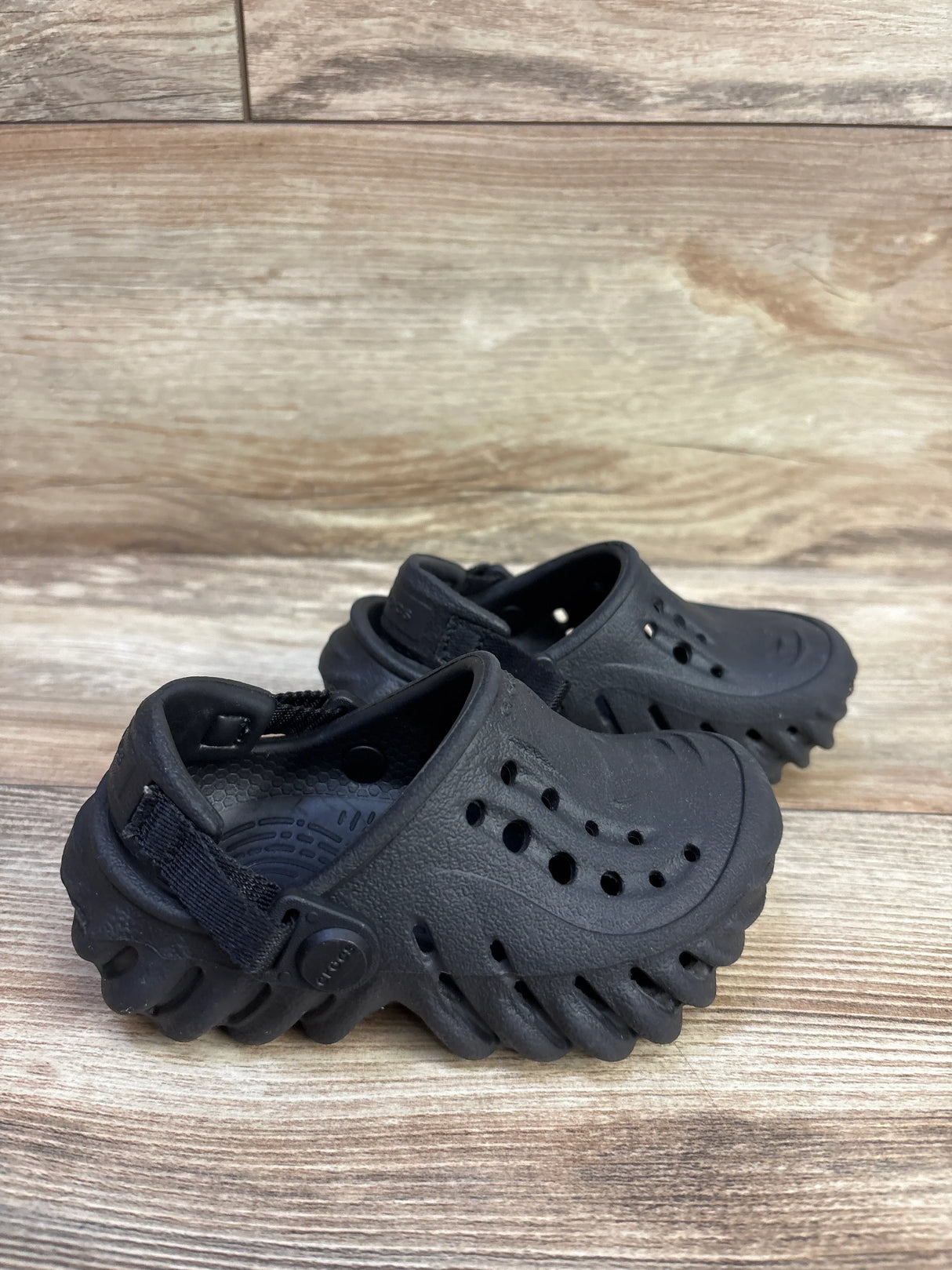 Crocs Echo Clogs Black sz 6c
