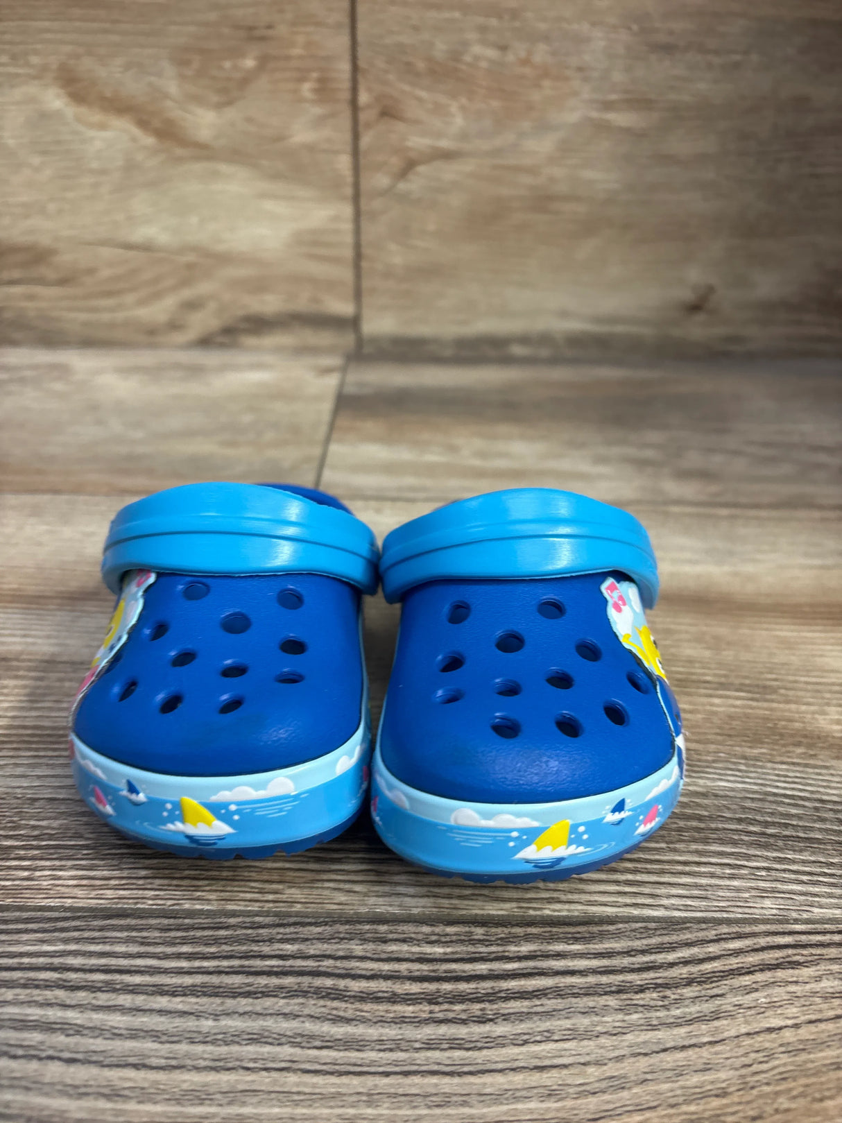 Crocs Baby Shark Classic Clogs Blue sz 5c