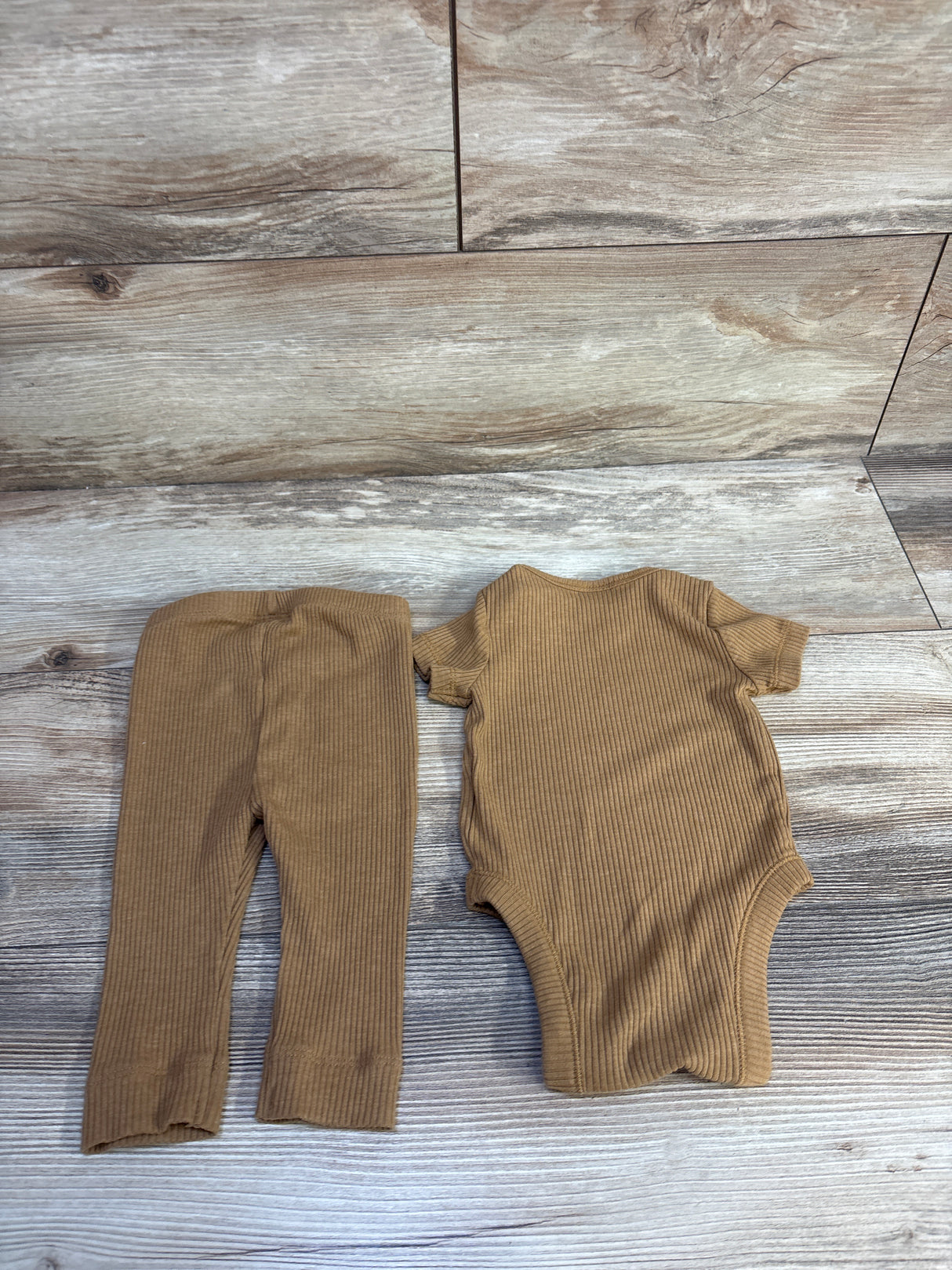 Old Navy 2pc Ribbed Bodysuit & Pants Set Tan sz 0-3m