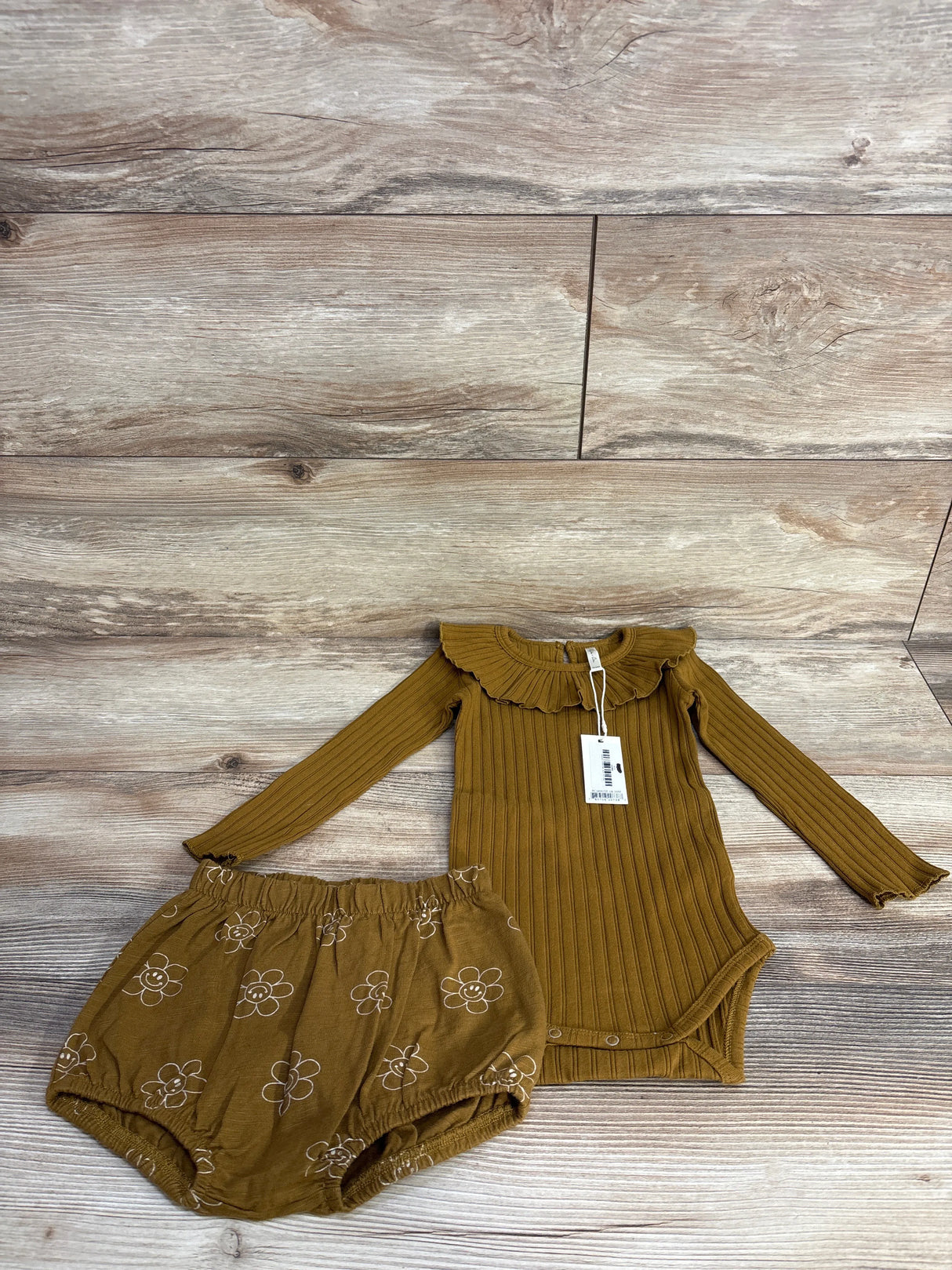 NEW Rylee + Cru 2pc Ribbed Bodysuit & Floral Pants Gold sz 24m