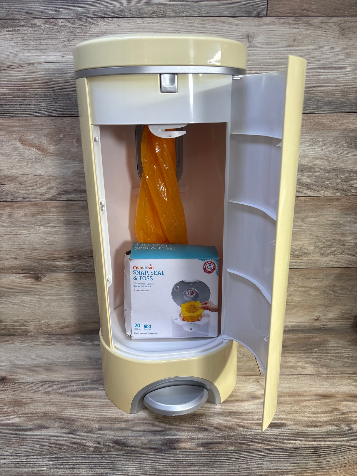 Munchkin STEP Diaper Pail, Powered by Arm & Hammer + Snap, Seal, & Toss Refill Bags