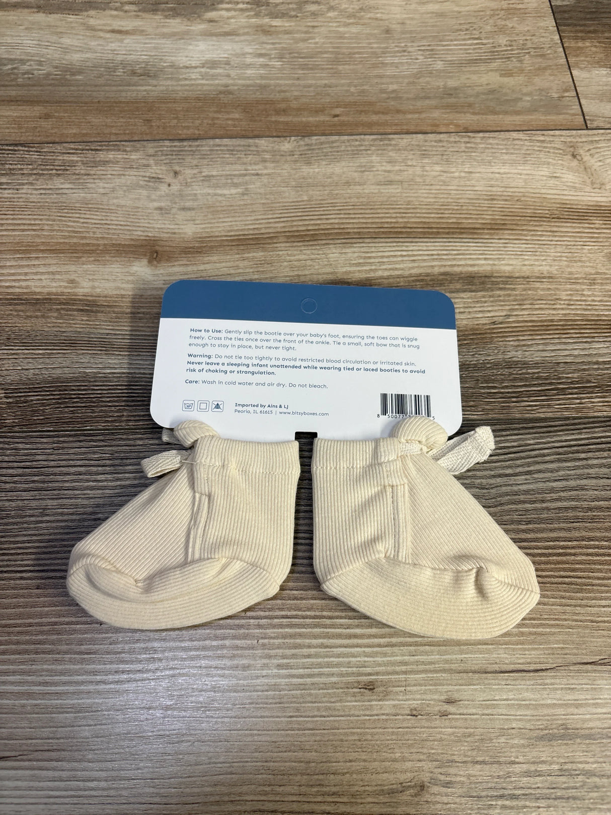 NEW Ains & LJ Tie Booties Beige sz Newborn