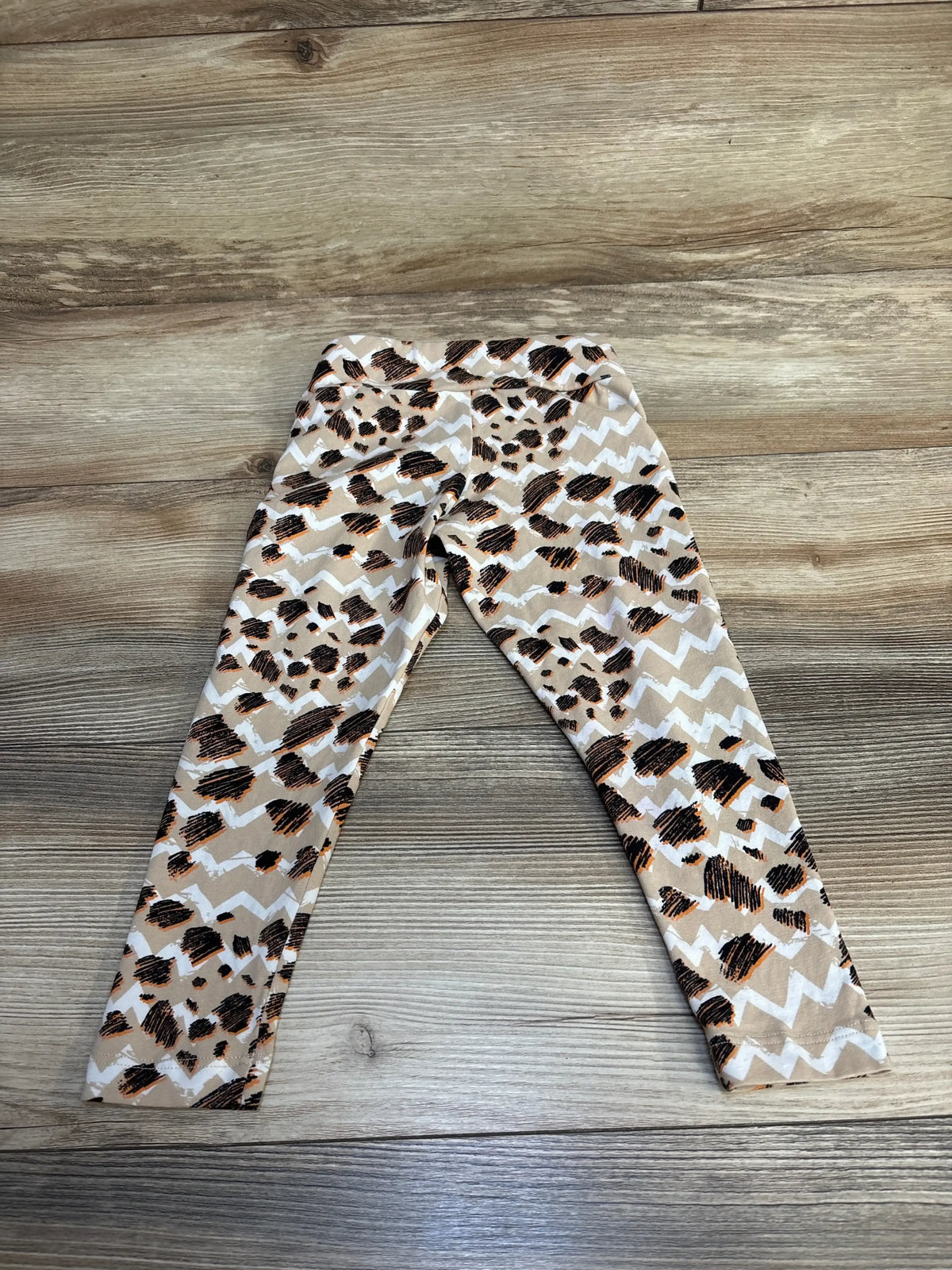 Kids leopard print leggings with chevron pattern, soft fabric, perfect for playtime or casual wear.
