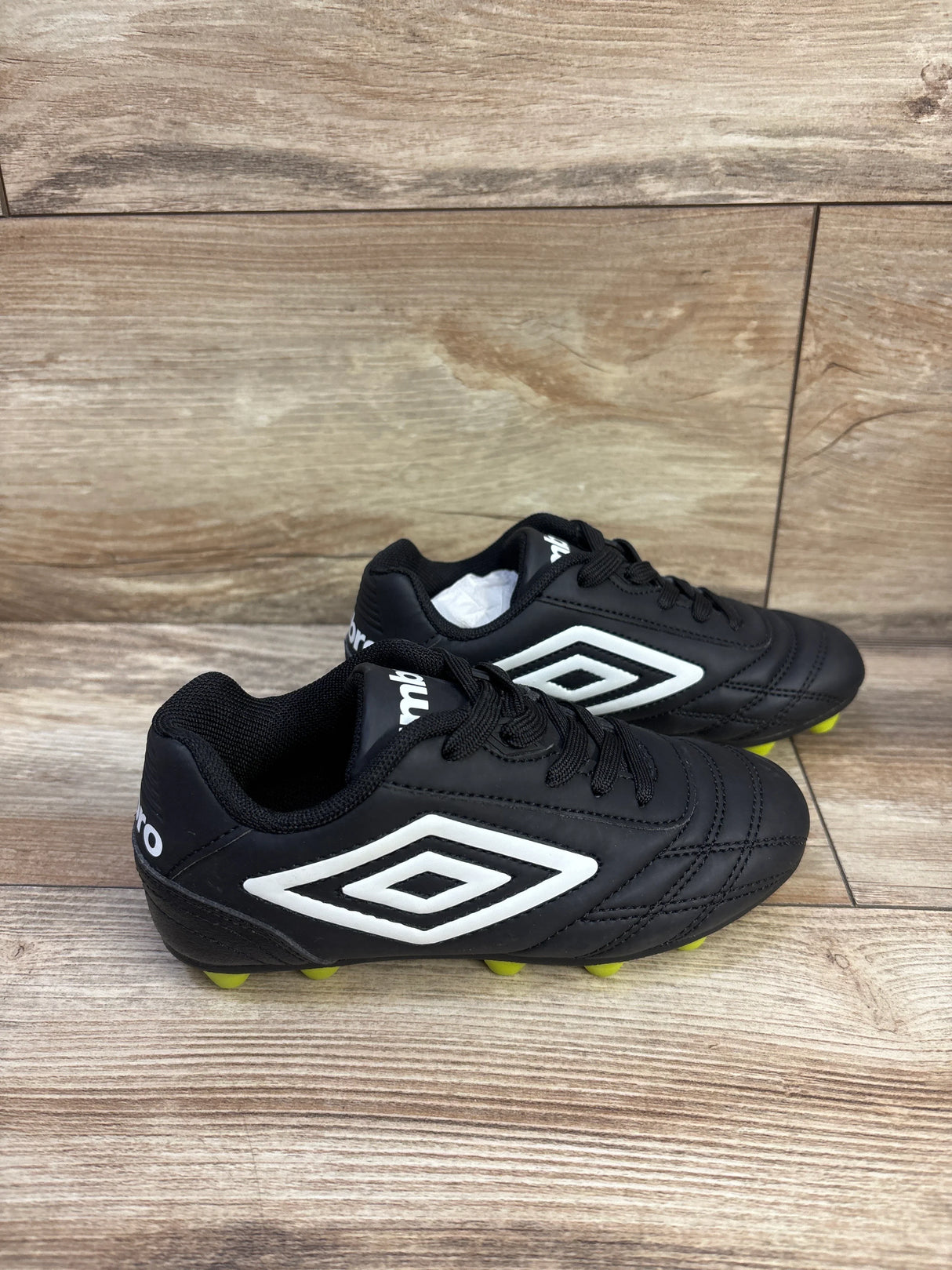 NEW Umbro Soccer Cleats Black sz 11c