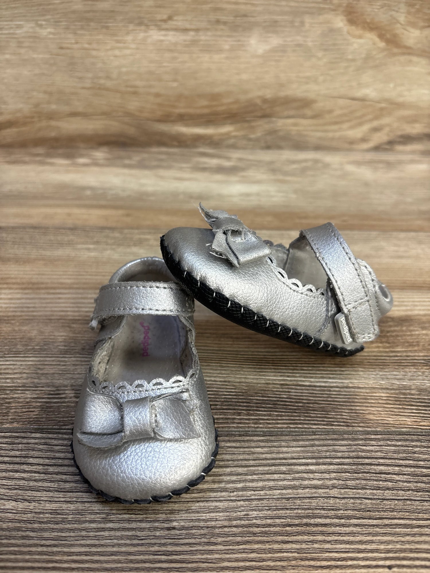 Pediped Grip 'n' Go Betty Mary Janes Silver sz 4/4.5c