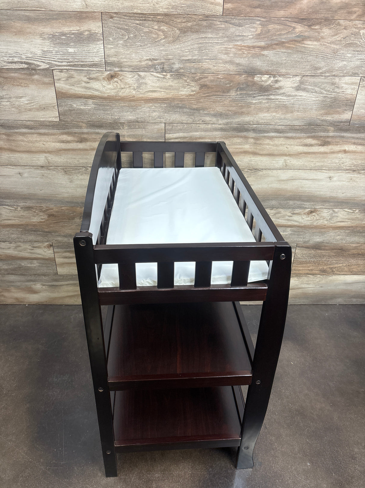 Delta Children Wilmington Changing Table with Pad