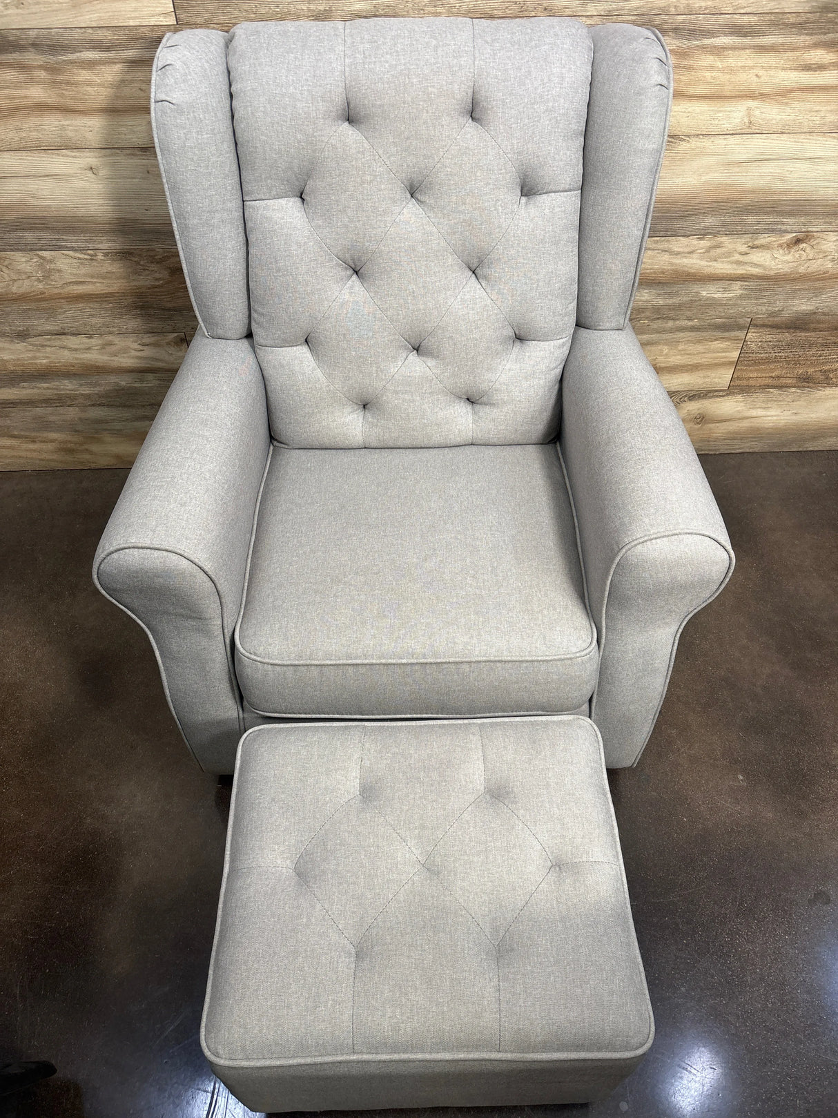 Delta Children Emma Nursery Glider Swivel Rocker Chair + Diamond Tufted Ottoman Grey