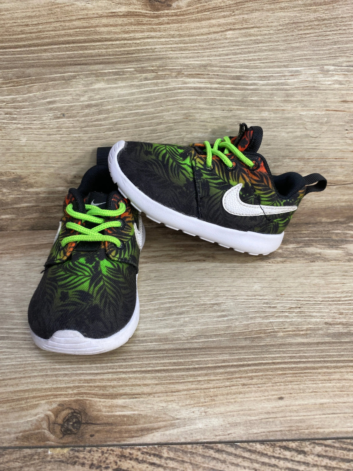 Nike Roshe Run Print Sneakers Green sz 5c - Me n Mommy To Be