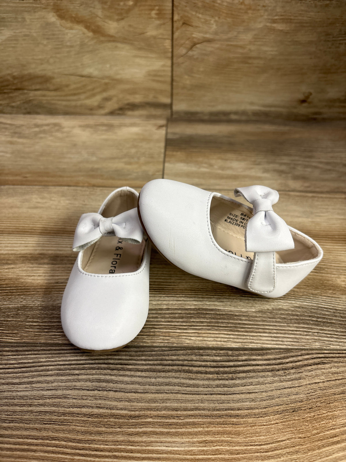 Felix & Flora Mary Jane Shoes White sz 5c