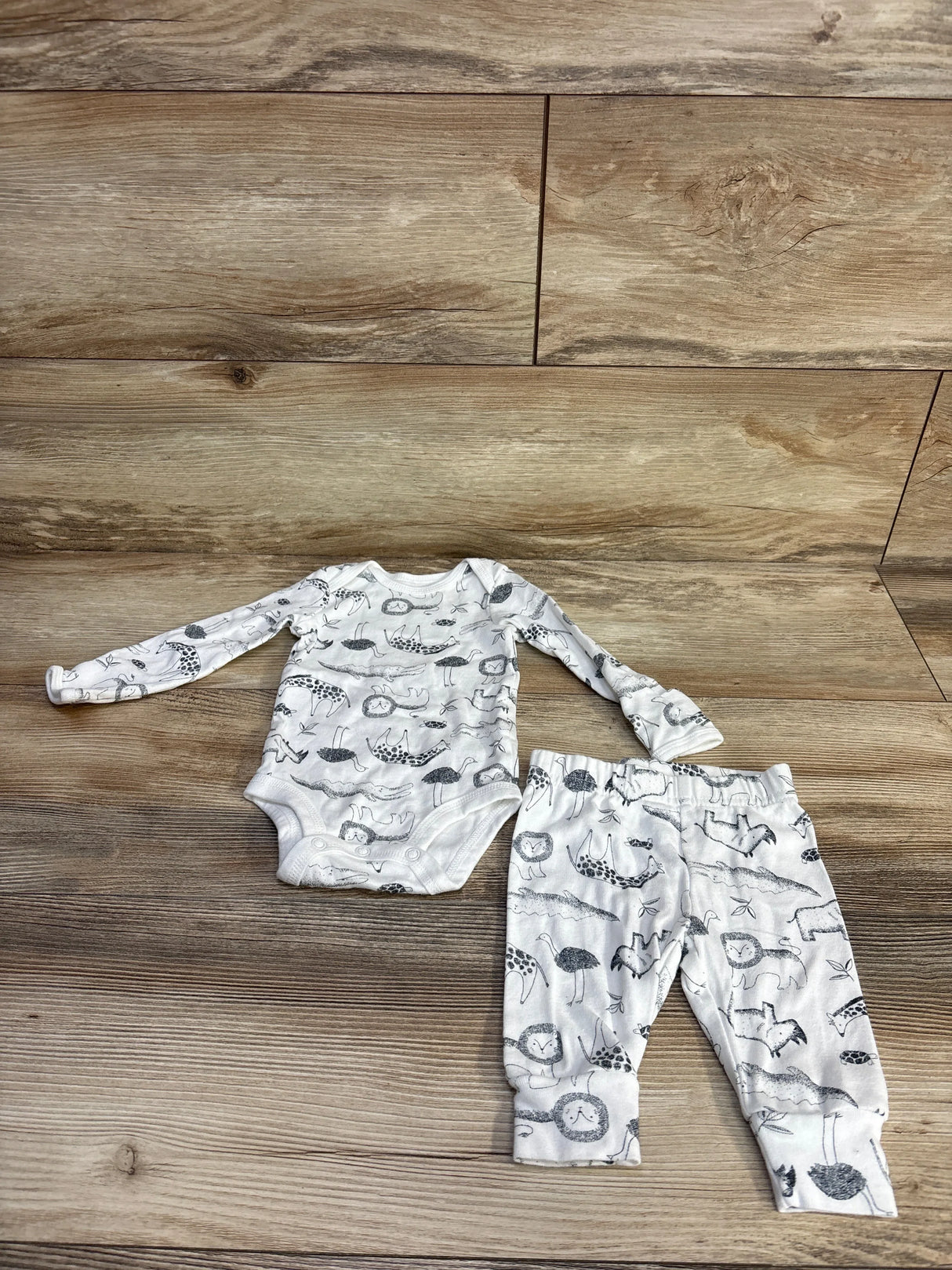 Just One You 2pc Animal Print Bodysuit & Pants Set White sz 3m
