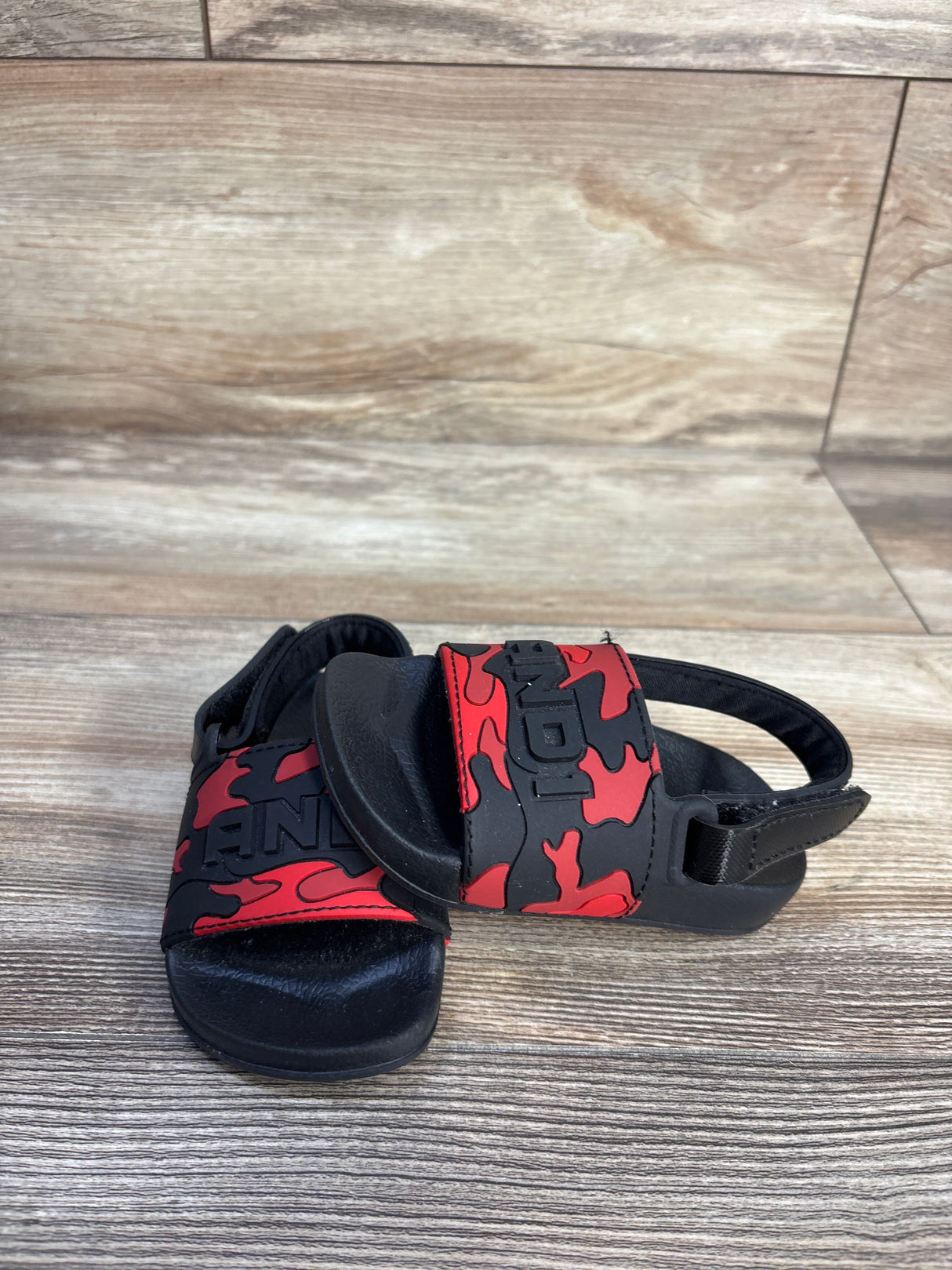 And1 Camo Slide Sandals Red sz 5-6c