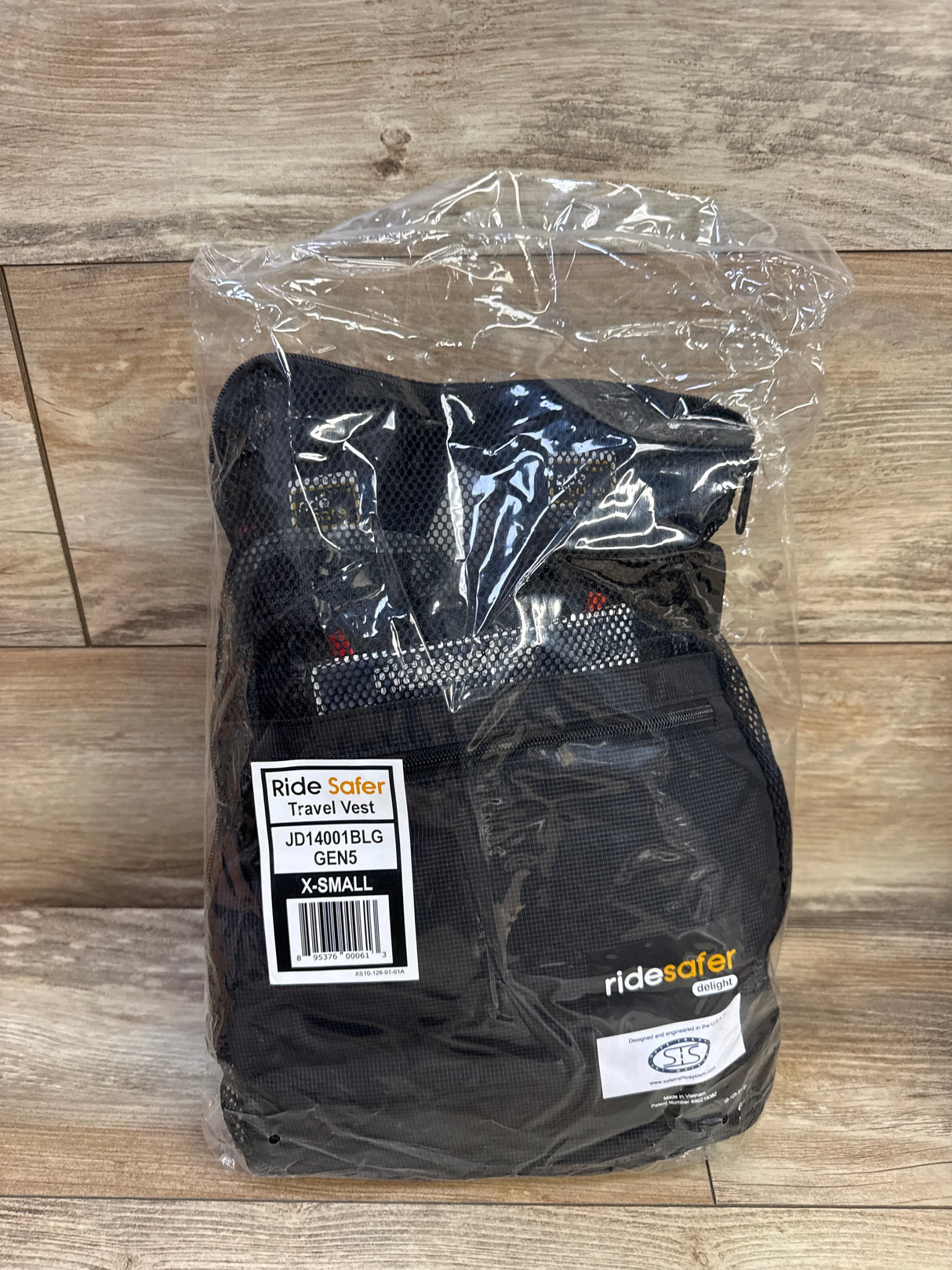 NEW RiderSafer Lightweight, Compact, Portable Car Seat in Black X-Small - Me n Mommy To Be