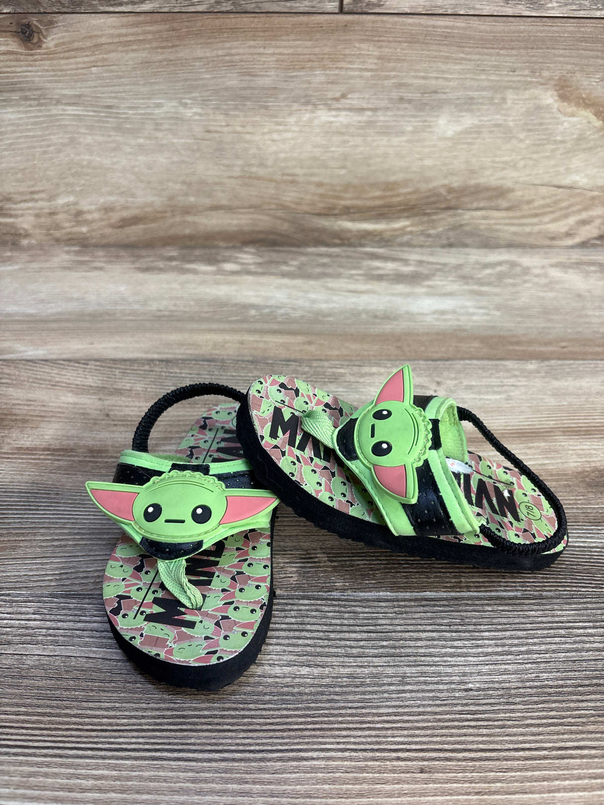 Star Wars Mandalorian Grogu Flip Flops Green sz 7/8c