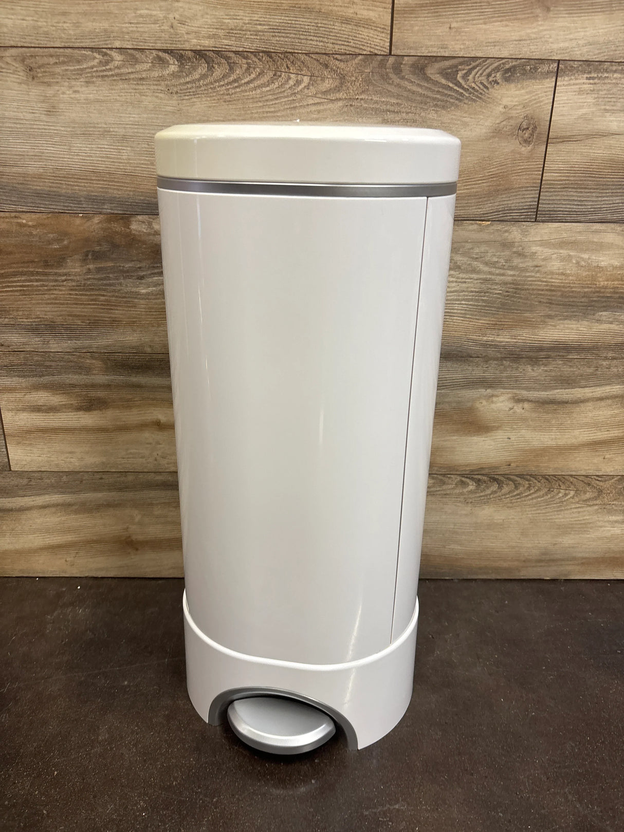 Munchkin STEP Diaper Pail, Powered by Arm & Hammer*