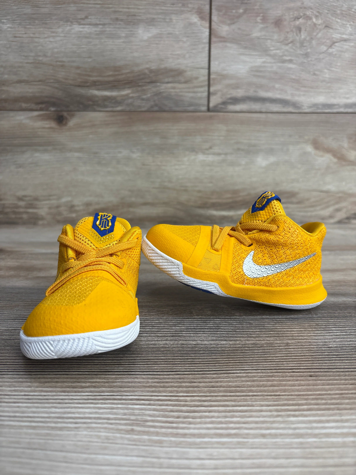 Nike Kyrie Irving III 'Mac and Cheese' Sneakers sz 6c
