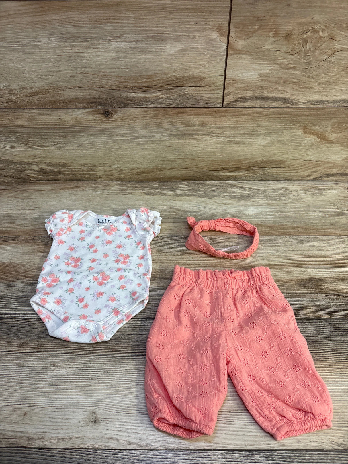 Nicole Miller 3pc Bodysuit, Eyelet Pants, & Headband Set White sz 0/3m