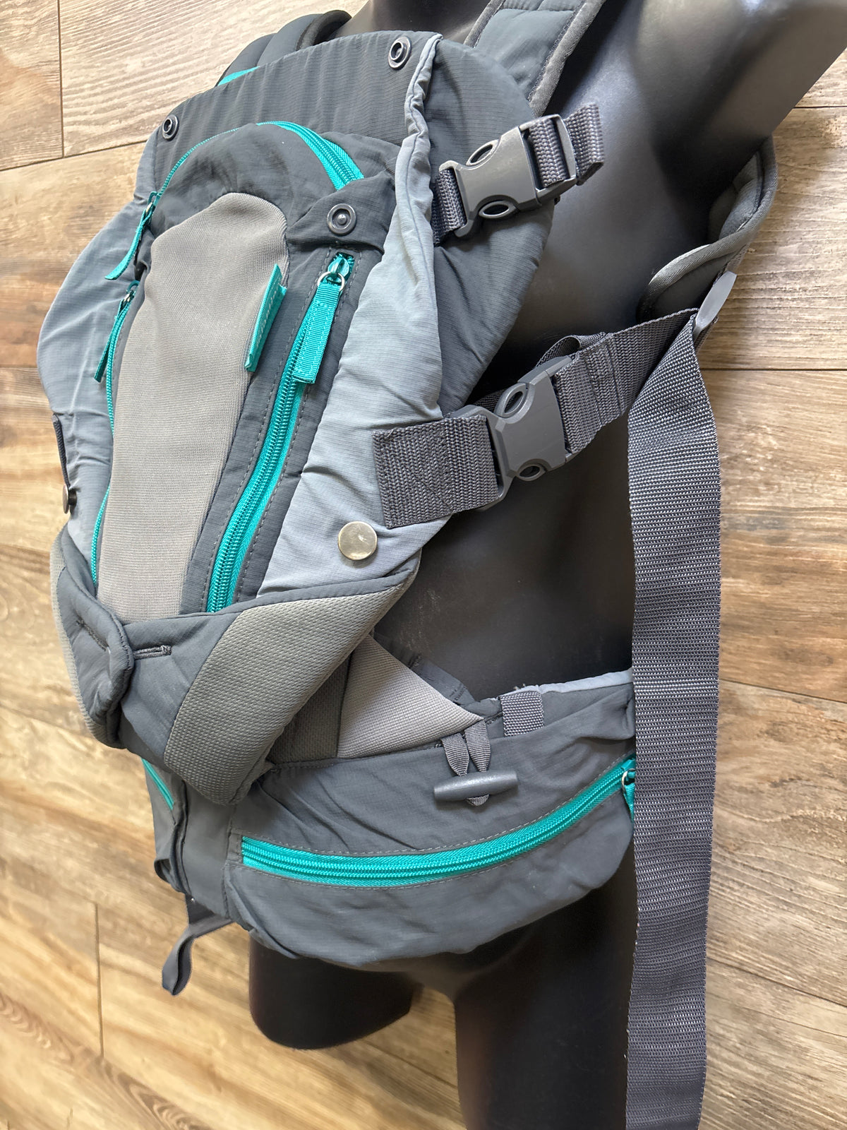 Infantino Carry-On Multi Pocket Carrier, Grey 8-40lbs