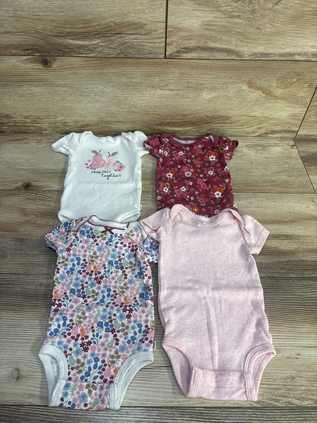 Huggies 4pk Bodysuits Pink sz Newborn