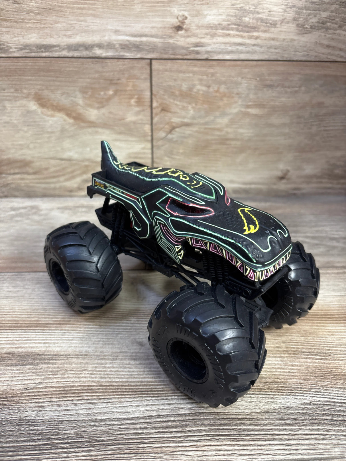 Hot Wheels Monster Trucks Oversized 1:24 Scale Diecast Neon Mega Wrex