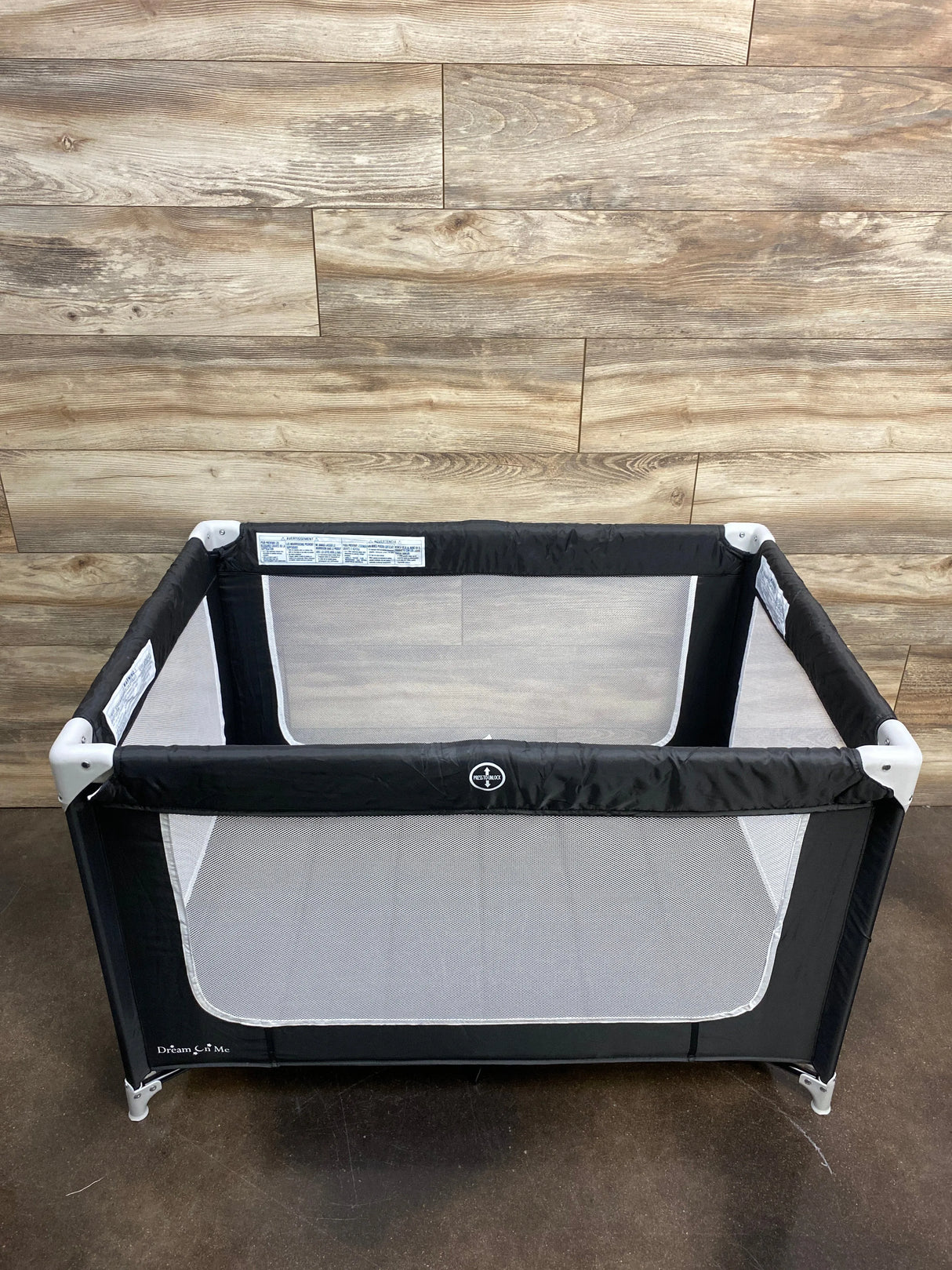 Dream on Me Zodiak Play Yard, Black