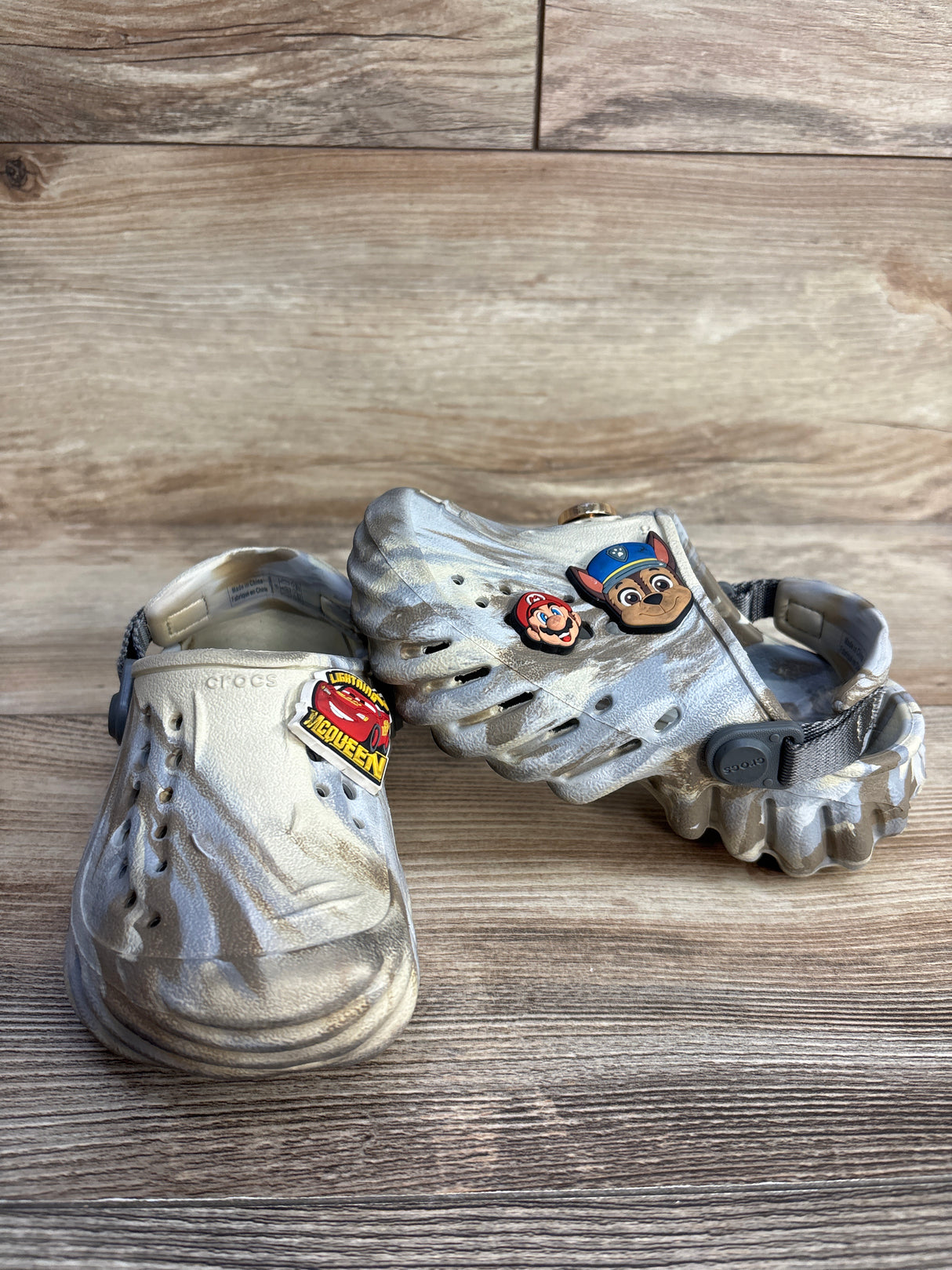 Crocs Echo Clogs Camo w/ Jibbitz sz 9c