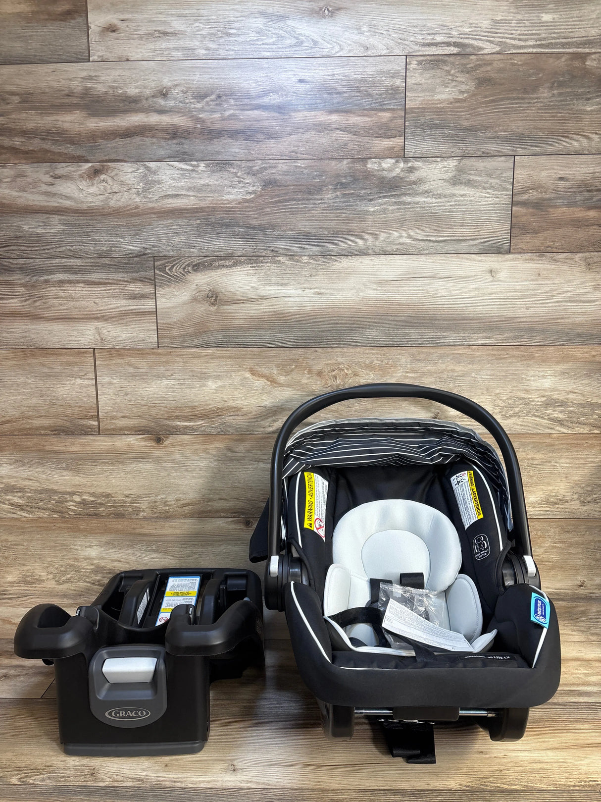 NEW Graco SnugRide 35 Lite LX Infant Car Seat in Studio 4-35lbs