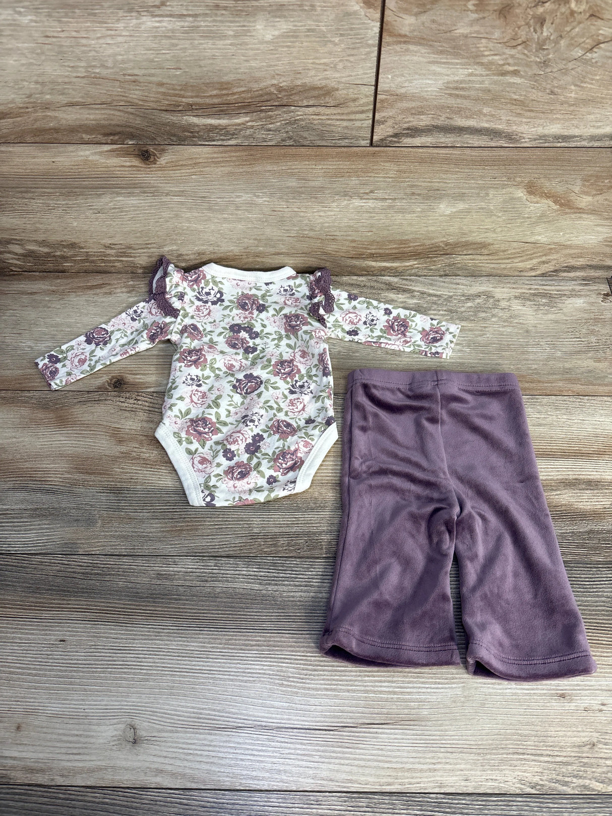 Tahari Baby 2pc Floral Bodysuit & Velour Pants Set White sz 0-3m