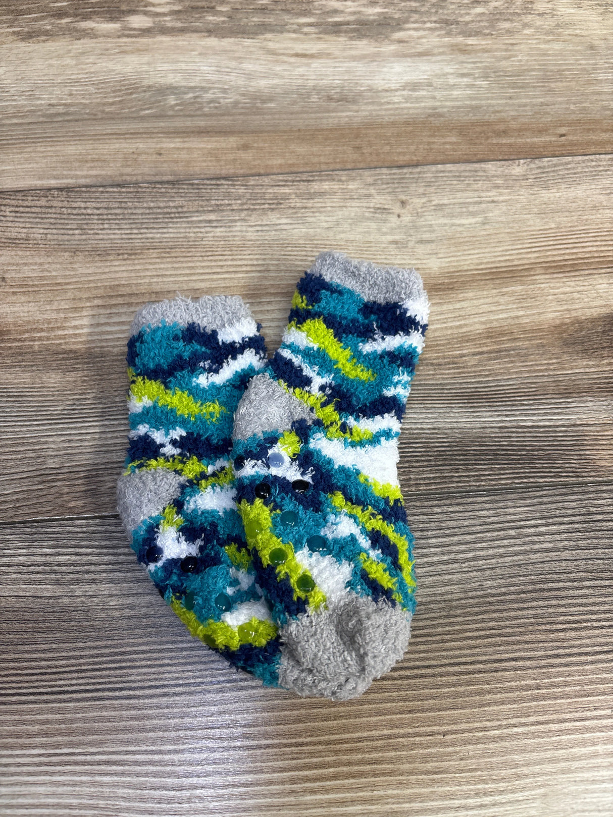 NWOT West Loop Kids Fuzzy Socks with Gripper Dots Blue sz 4-8.5c