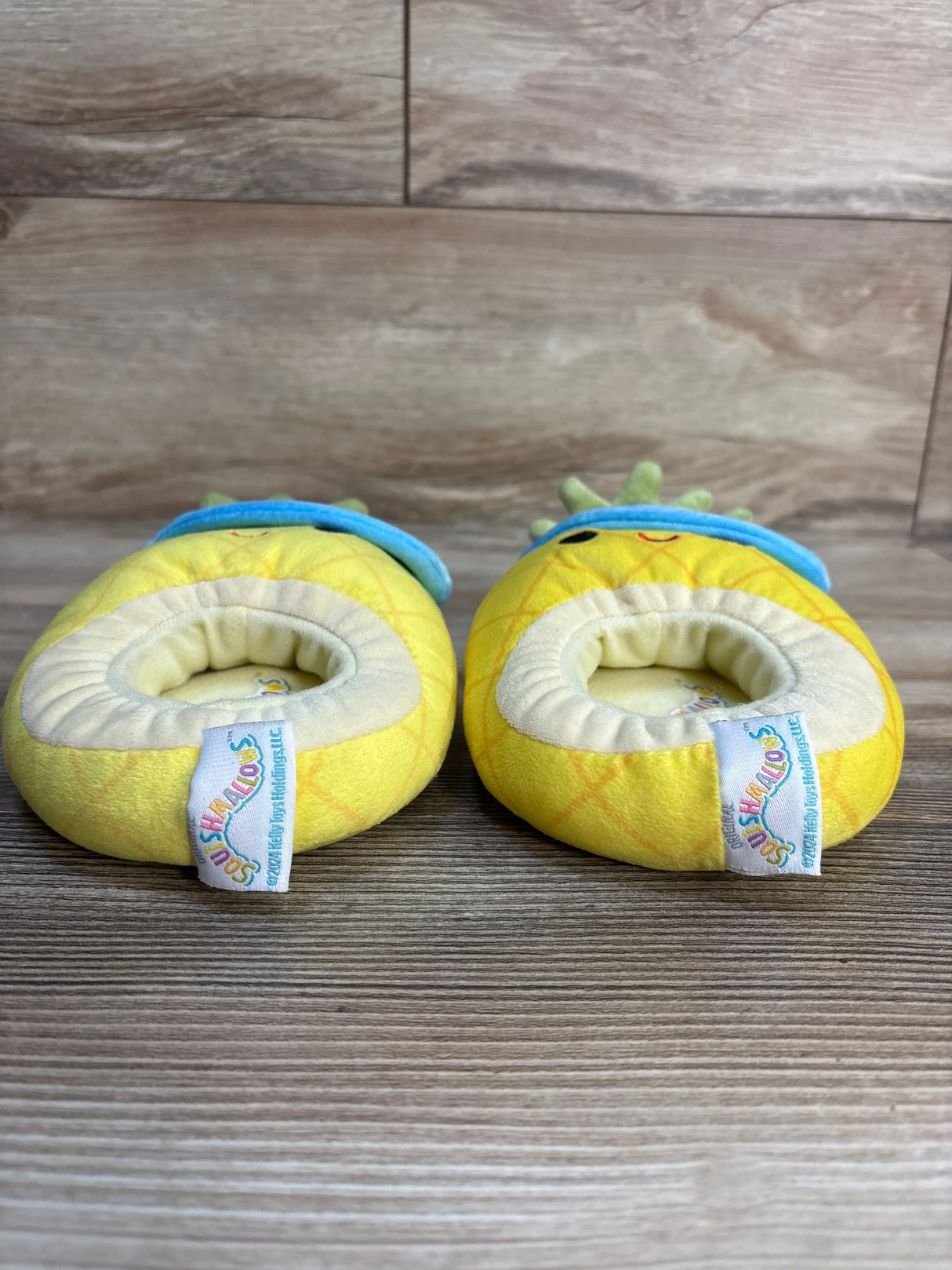 Squishmallows Maui the Pineapple Slippers Yellow sz 7-8c
