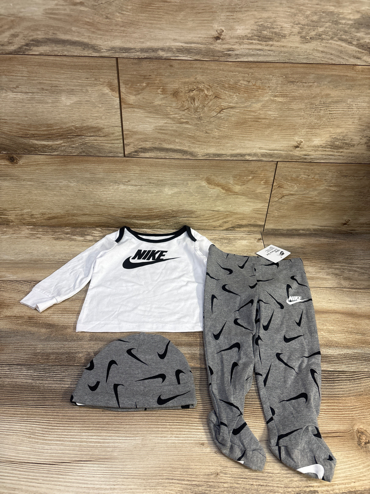 NEW Nike 3pc Long Sleeve Shirt, Footed Pants, & Hat Set White sz 9m