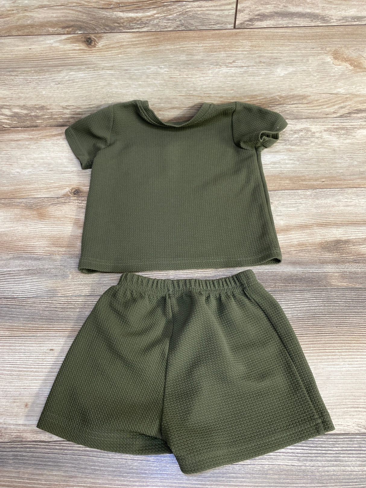 Shein 2pc Shirt & Shorts Green sz 4T - Me n Mommy To Be