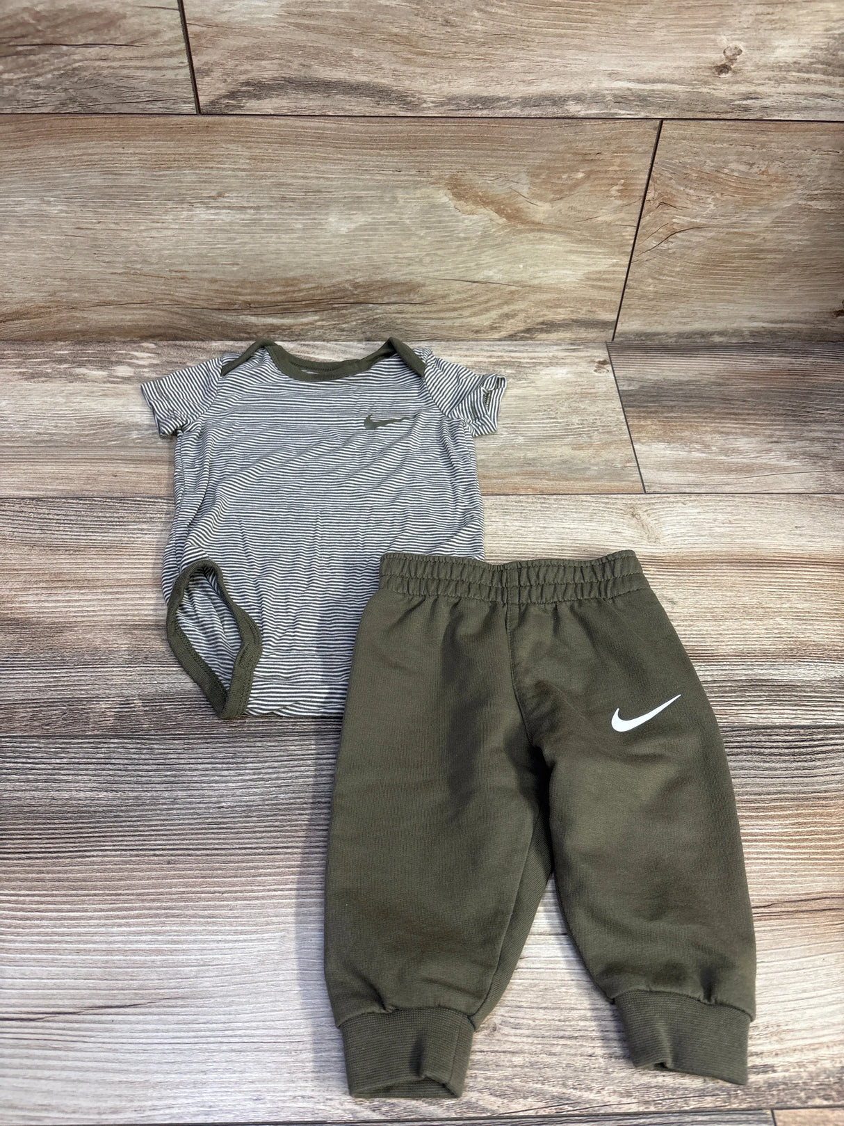Nike 2pc Viscose Bodysuit & Joggers Set Green sz 3m