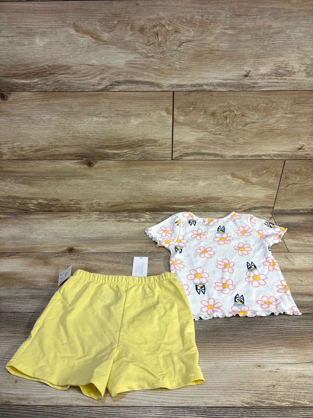 NEW Bluey 2pc Floral Ribbed Shirt & Shorts Set White sz 5T