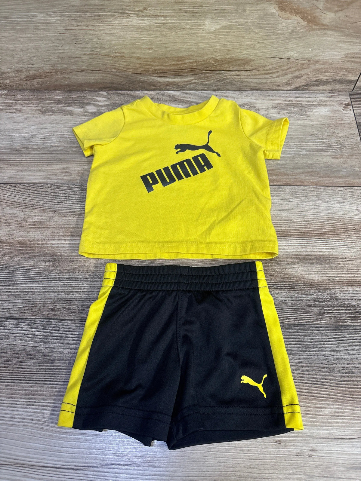 Yellow and black Me n Mommy To Be 2-piece shirt and shorts set for babies size 0-3m.