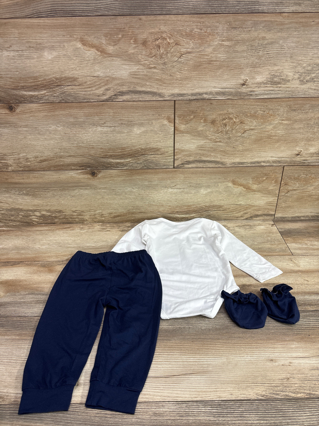 3pc Bodysuit, Pants, & Mittens Set White sz 6-9m