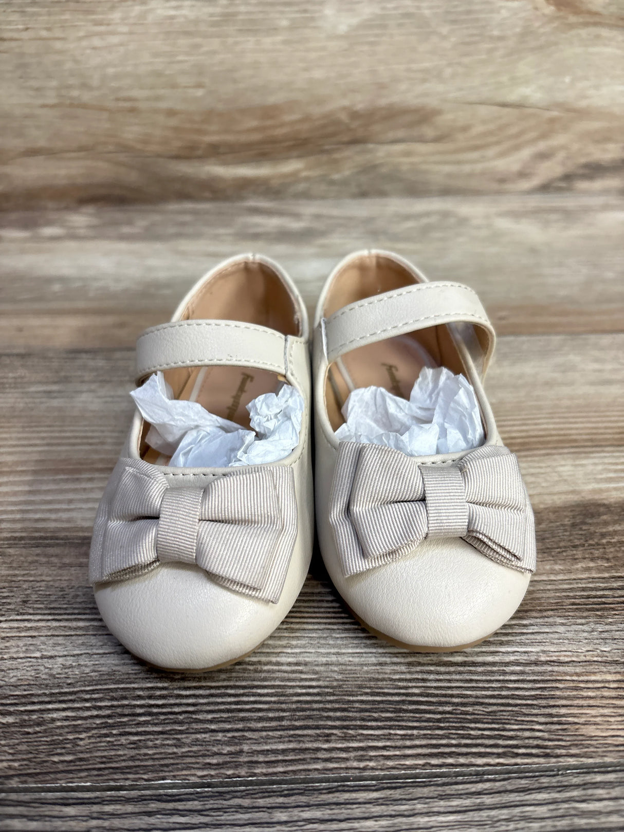 NWOT FunkyMonkey Mary Jane Dress Shoes, Cream sz 6c